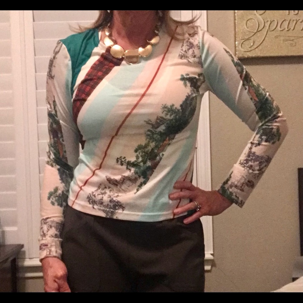 3/$25!!  New  Graphic Print Slim Fitted T-Shirt